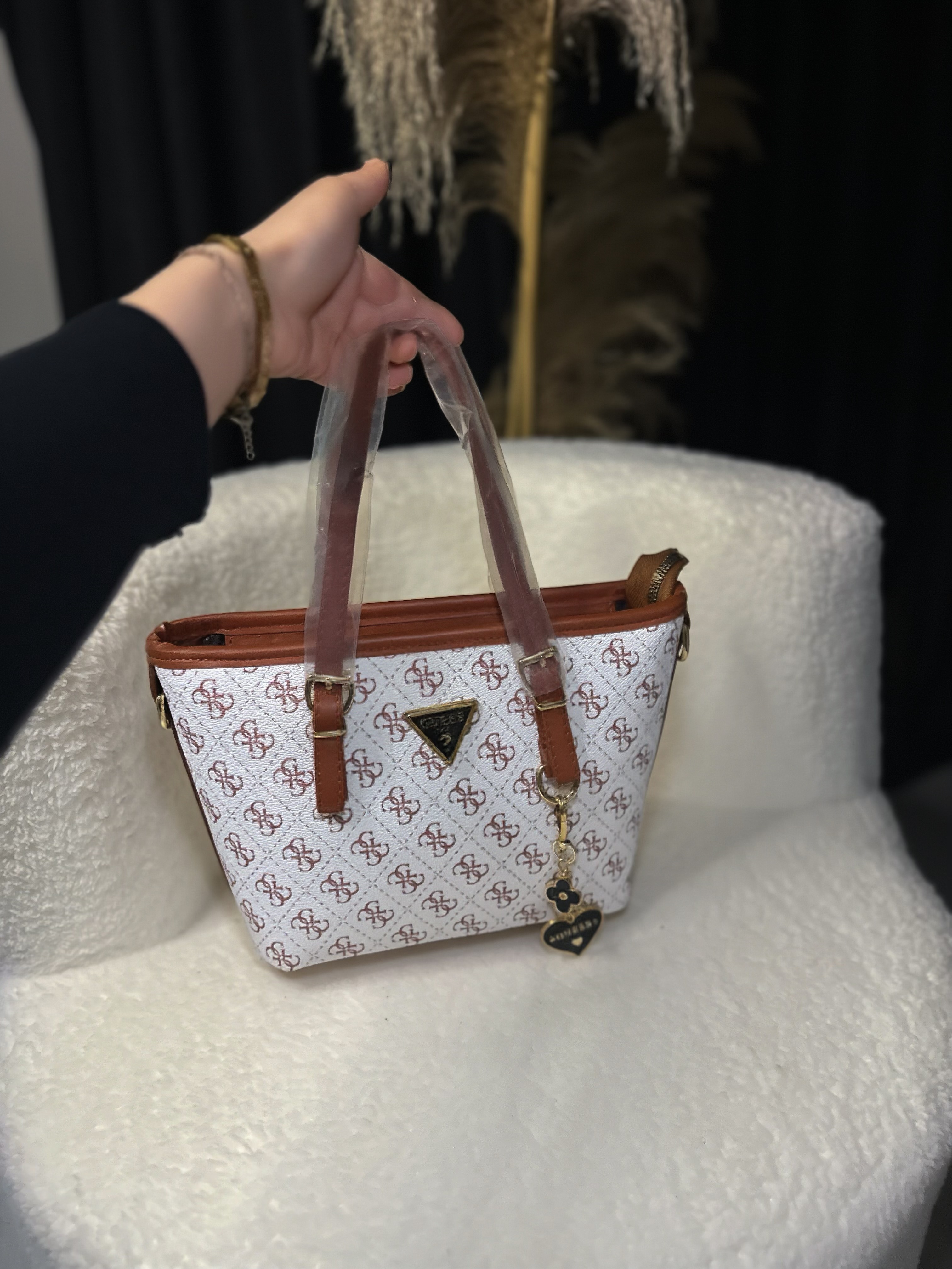 Guess Model Beyaz Çanta