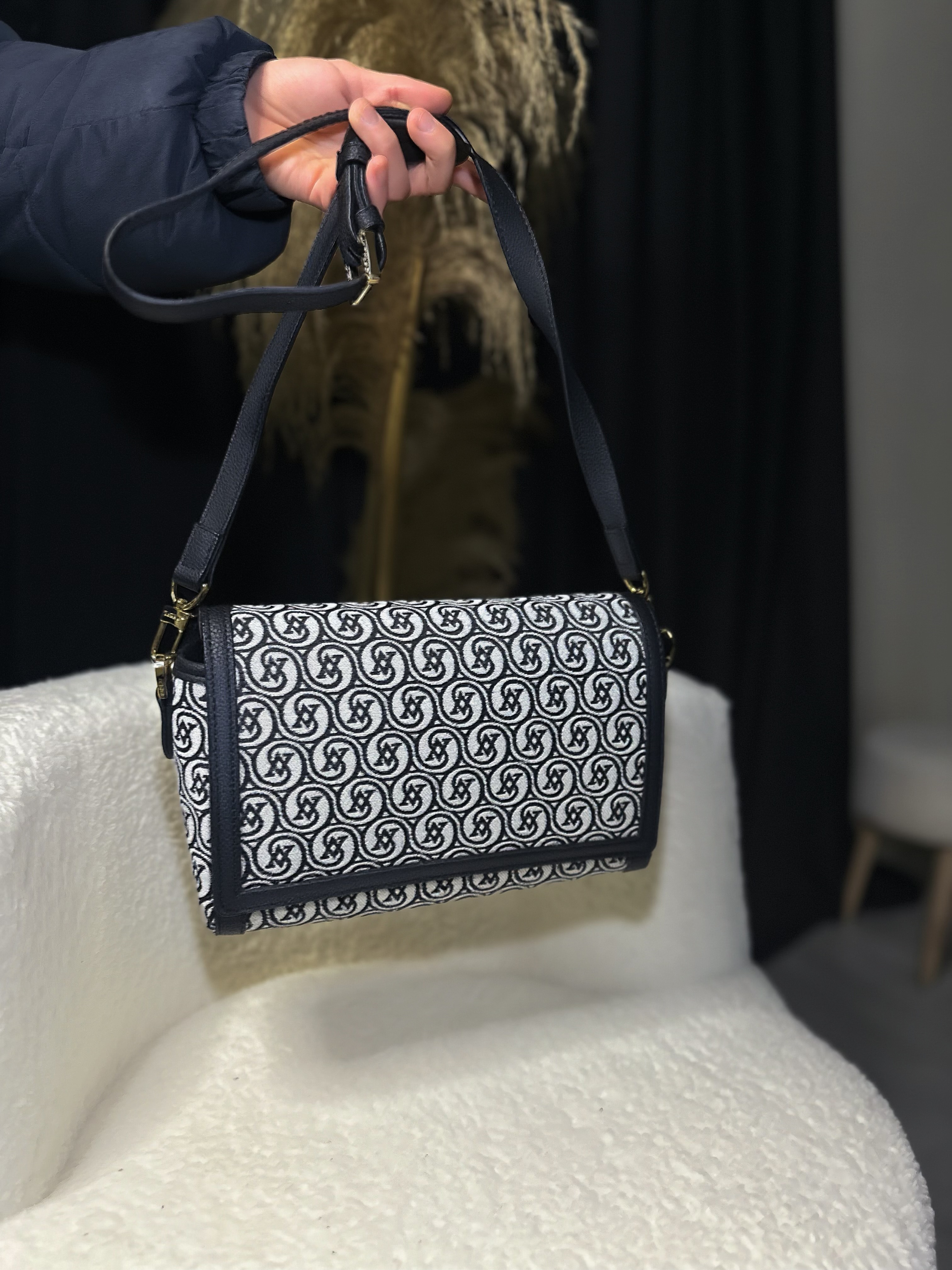 Michael Kors Model Siyah Desenli Çanta